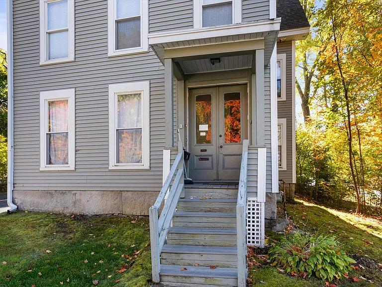 113 Warren St — Photo 2
