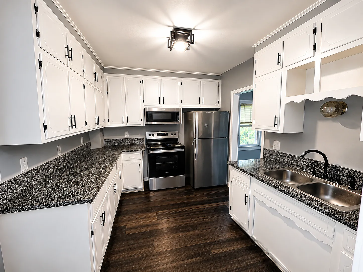 5 bed, 2159 sqft, $2,250 — Photo 3