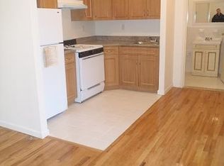 30-5 Newtown Ave, Astoria, NY 11102