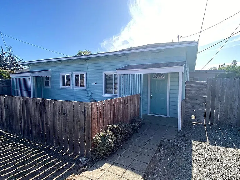 2705 Cedar Ave