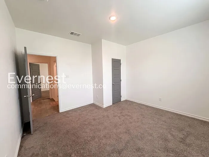 845 Freedom Cir — Photo 9