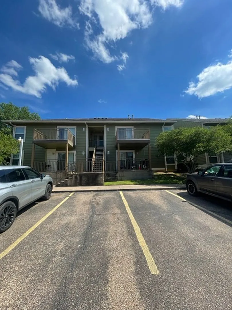 1500 Lake Shore Dr — Photo 1