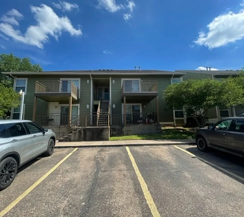 1500 Lake Shore Dr #207