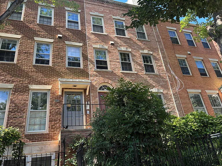 1949 Calvert St NW #B — Photo 24