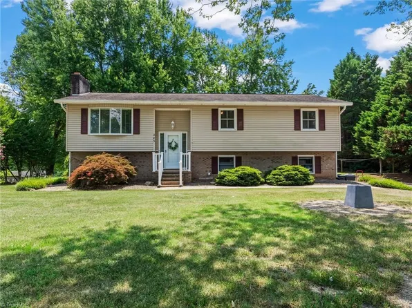 283 Whitaker Chapel Rd, Pilot Mtn, NC 27041