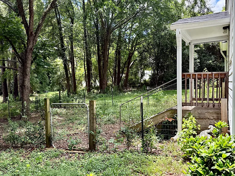 535 Pearl St — Photo 17