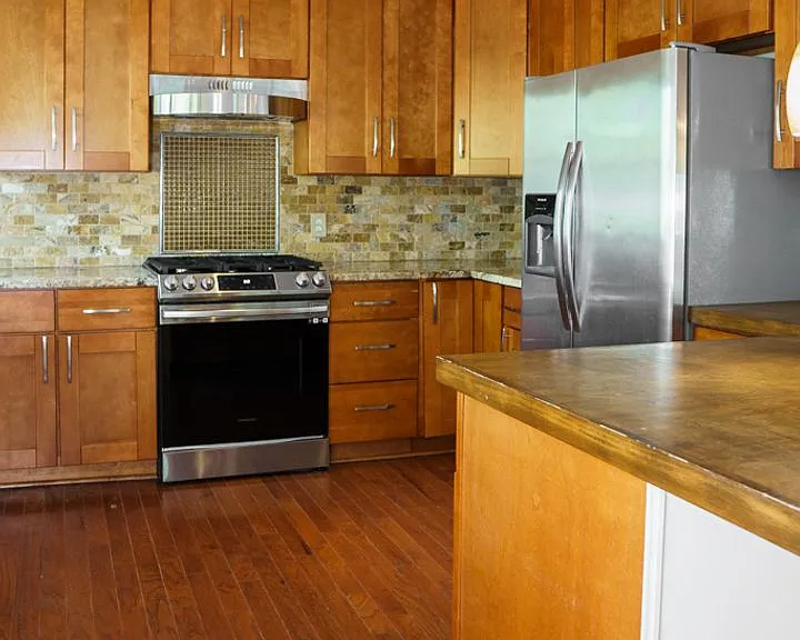 1606 Madrid Ave — Photo 30
