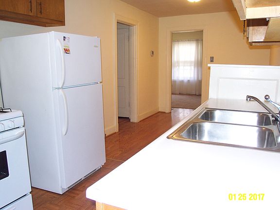 Kitchen toward dining rm/liv rm