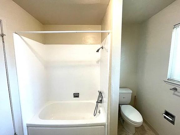 5th image of 1548 Hudson St APT 203