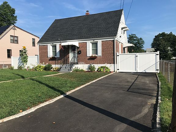 2nd image of 496 Reitter St W