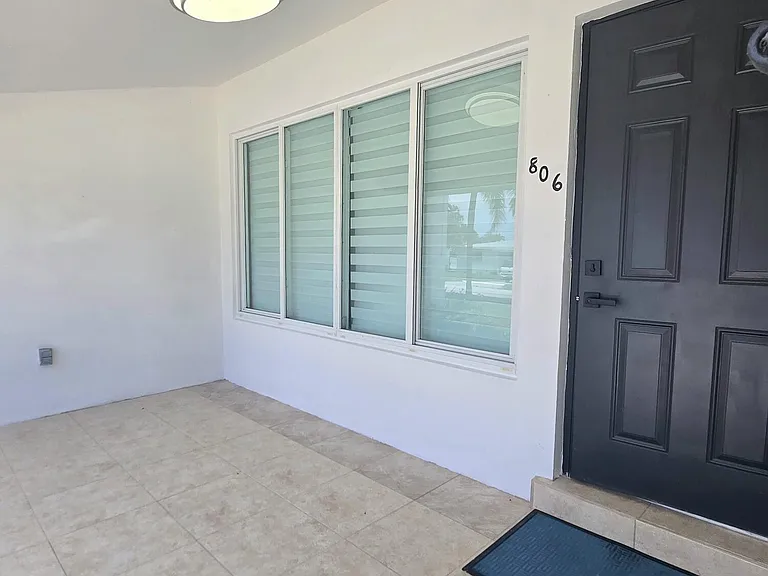 806 N 31st Ct — Photo 5
