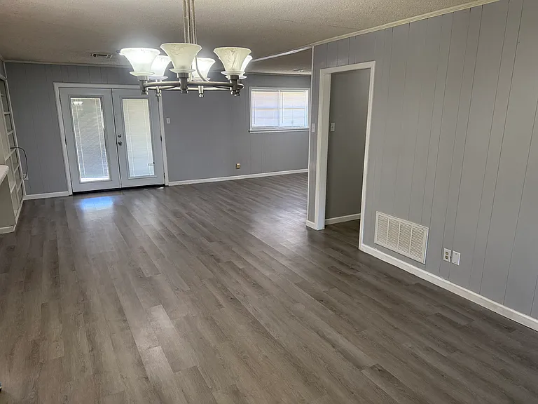 2806 Breville St — Photo 5