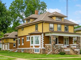 907 N Division St, Harvard, IL 60033