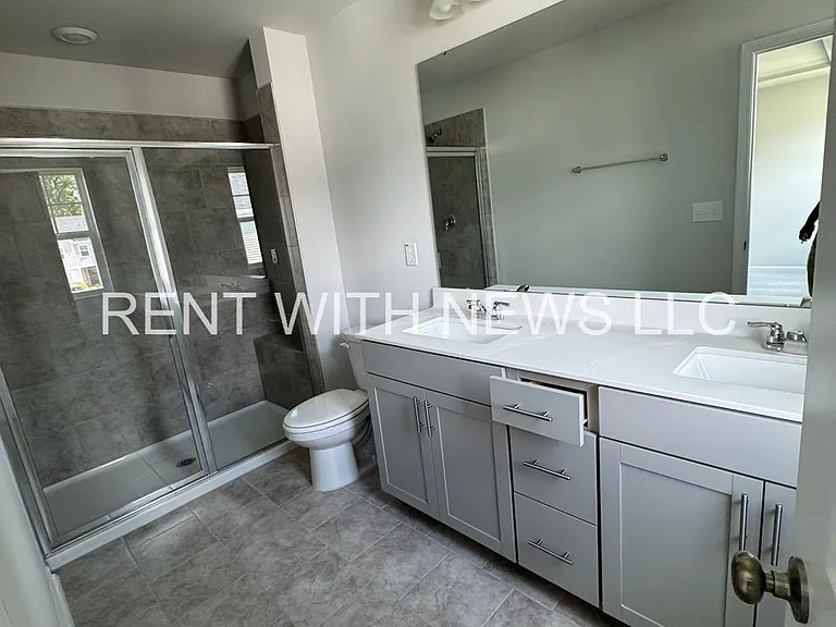 243 Paramount Dr — Photo 11