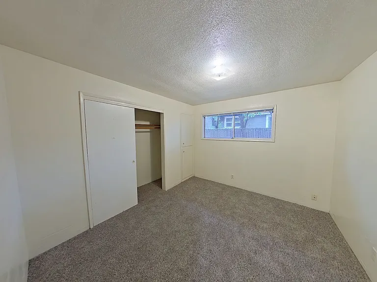 555 W 8th Ave — Photo 5