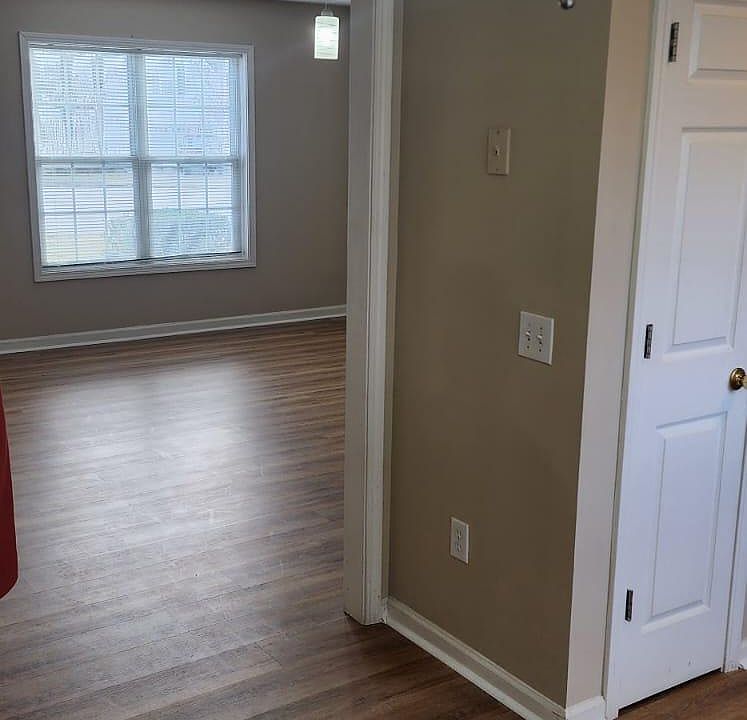 1st image of 1727 Tunbridge Ln
