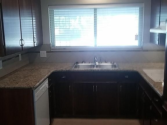 4th image of 2635 W Evergreen Ave