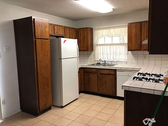 3rd image of 1910 Gracy Farms Ln