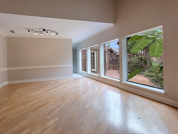 5th image of 6634 Queensclub Dr