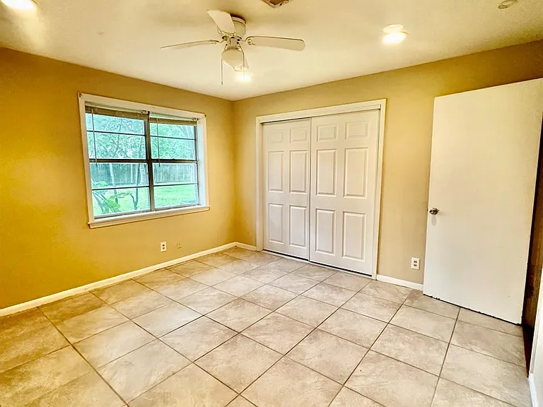 1100 Frost St — Photo 6