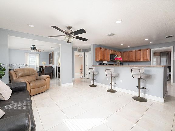 4th image of 1417 SW 48th Ave