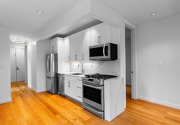 2nd image of 915 Saint Johns Pl #36