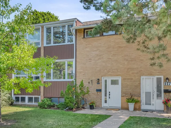 119 Southill Dr #10, Toronto, ON M3C 2H9