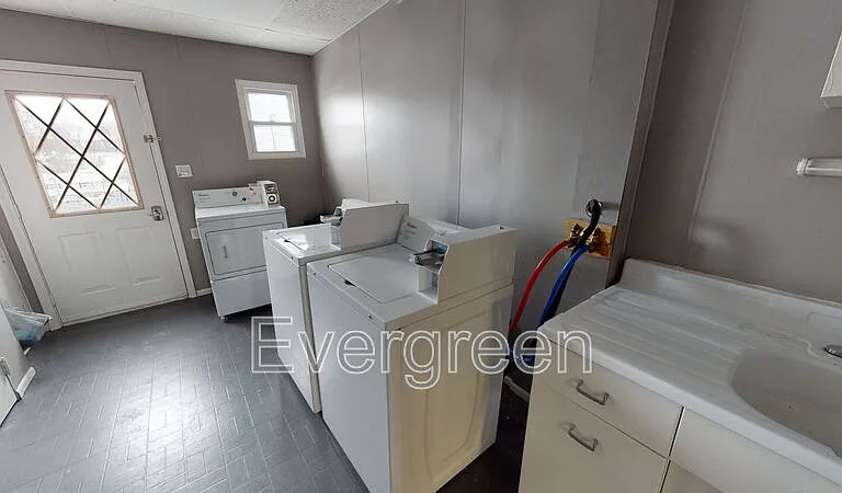 347 Washington St #LOWER — Photo 25