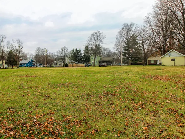 220 Dexter Rd, Eaton Rapids, MI 48827