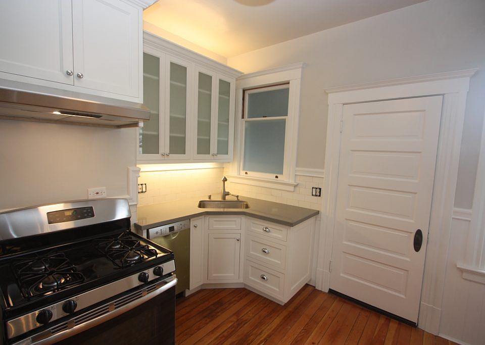 1st image of 18 Woodland Ave #18
