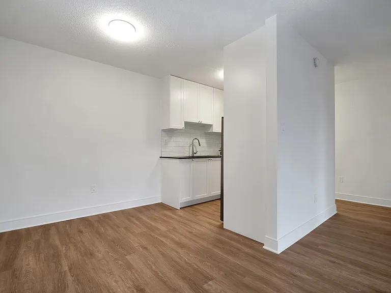 1002 McKenzie Ave #218 — Photo 15