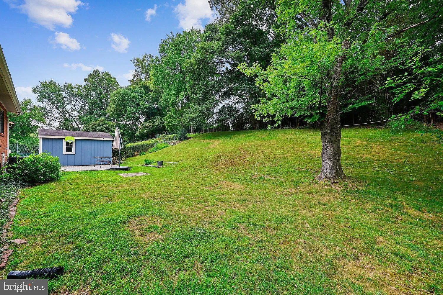 3 bed, 3.5 bath, 2205 sqft, $3,200 — Photo 3