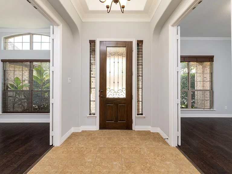 305 Dorset Ct — Photo 7