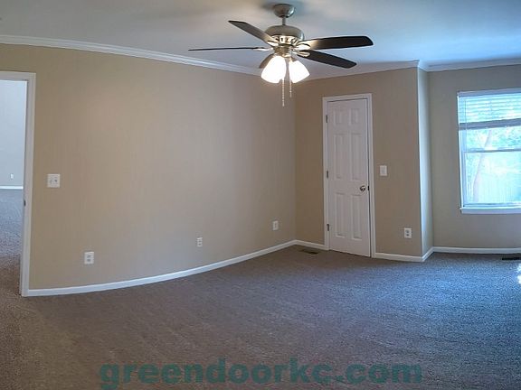2nd image of 14826 Robinson St