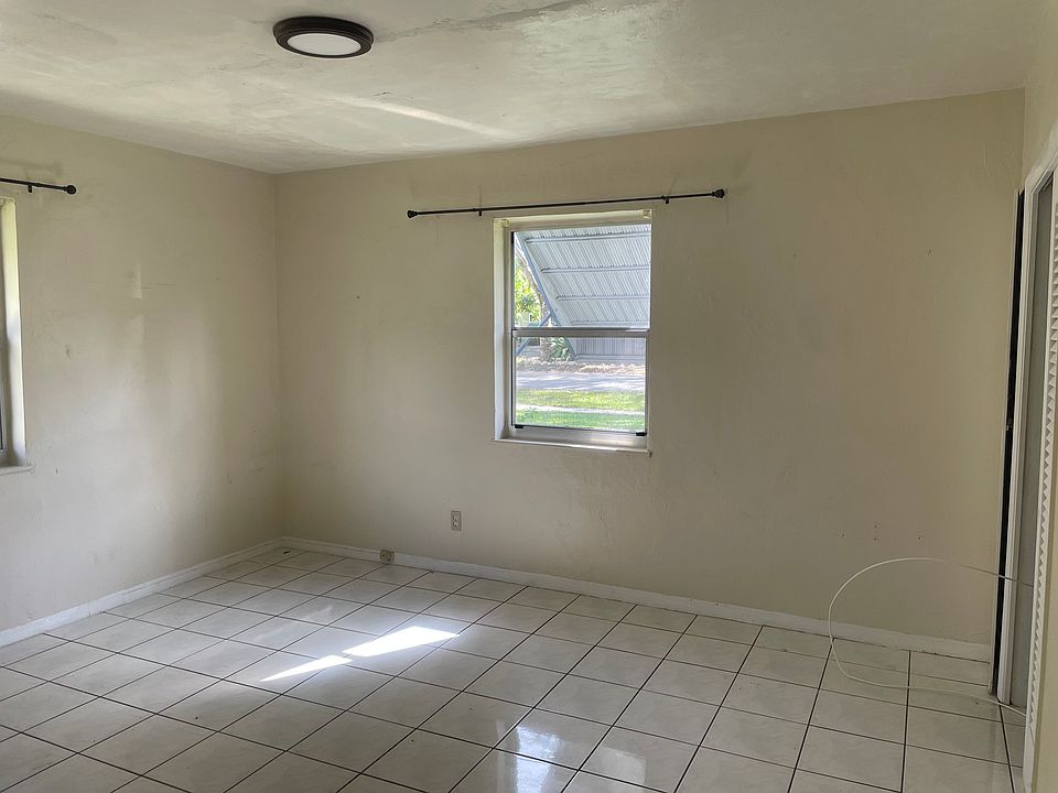 1st image of 1061 NE 142nd St