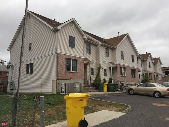 3rd image of 415 8th St