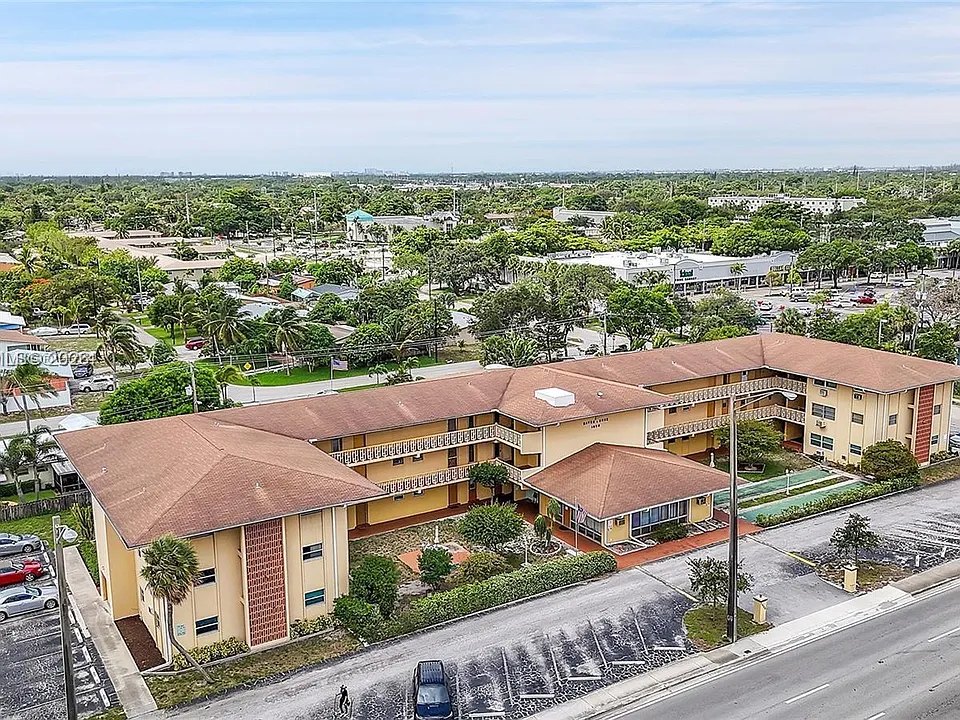 1050 E Sample Rd #309