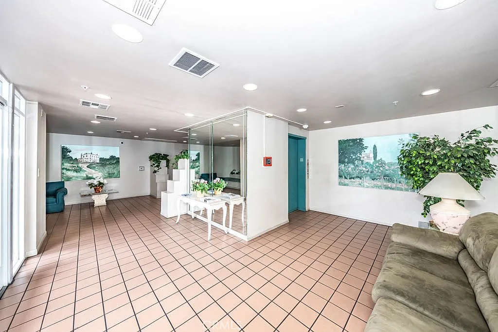 Building Photo - 11410 Brookshire Ave #321