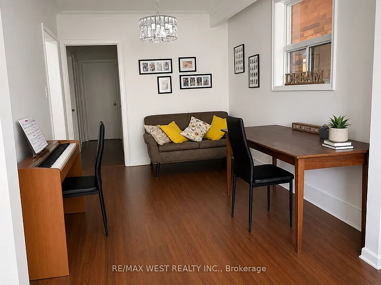 45 Clovelly Ave #2 — Photo 6
