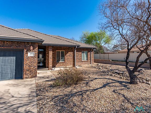 3rd image of 200 Mariposa Dr