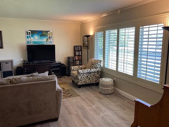 2nd image of 25557 Lomas Verdes St