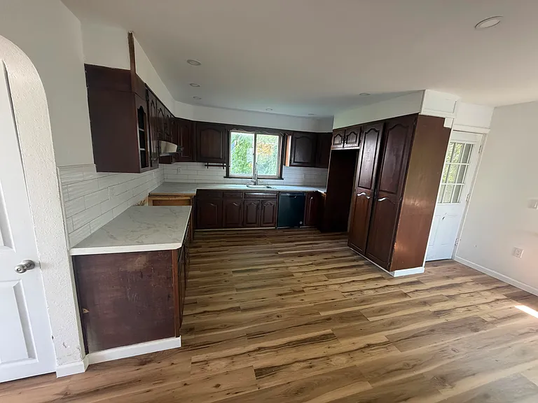 83 Hemlock St — Photo 4