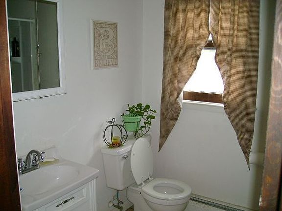 Upstair Bathroom