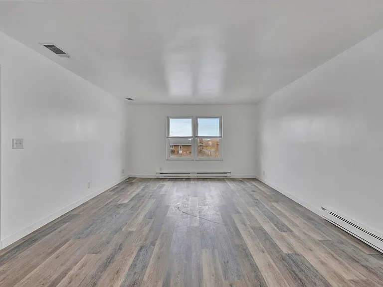 Apply At

Under Rentals

1 & 2 Bedroom Apartments Available

Water and Trash Paid!
Tags