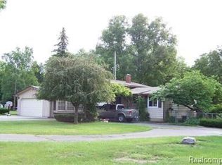 1169 Fairoaks Dr, Burton, MI 48529