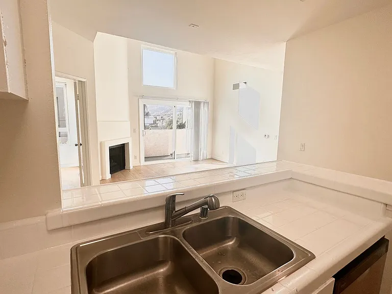 1234 Las Palmas Ave — Photo 30