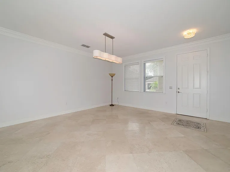 10124 Malpas Point — Photo 8