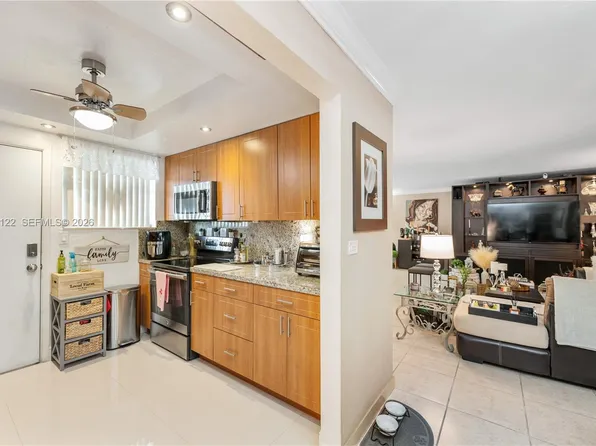11960 NE 19th Dr APT 17, North Miami, FL 33181