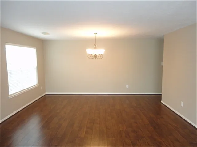 5 bed, 2.5 bath, 3331 sqft, $2,800 — Photo 3