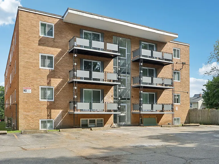 1045 River — Photo 48